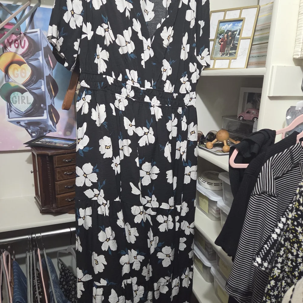 Black Floral Maxi Dress with White Bloom Print - Picture 4 of 7